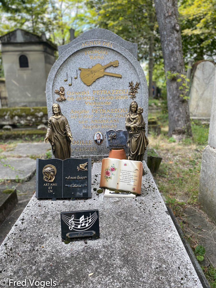 Visit Pere Lachaise 2021-128.jpg