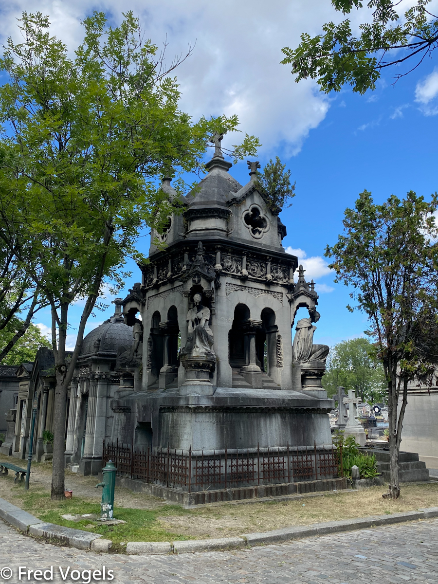 Visit Pere Lachaise 2021-144.jpg