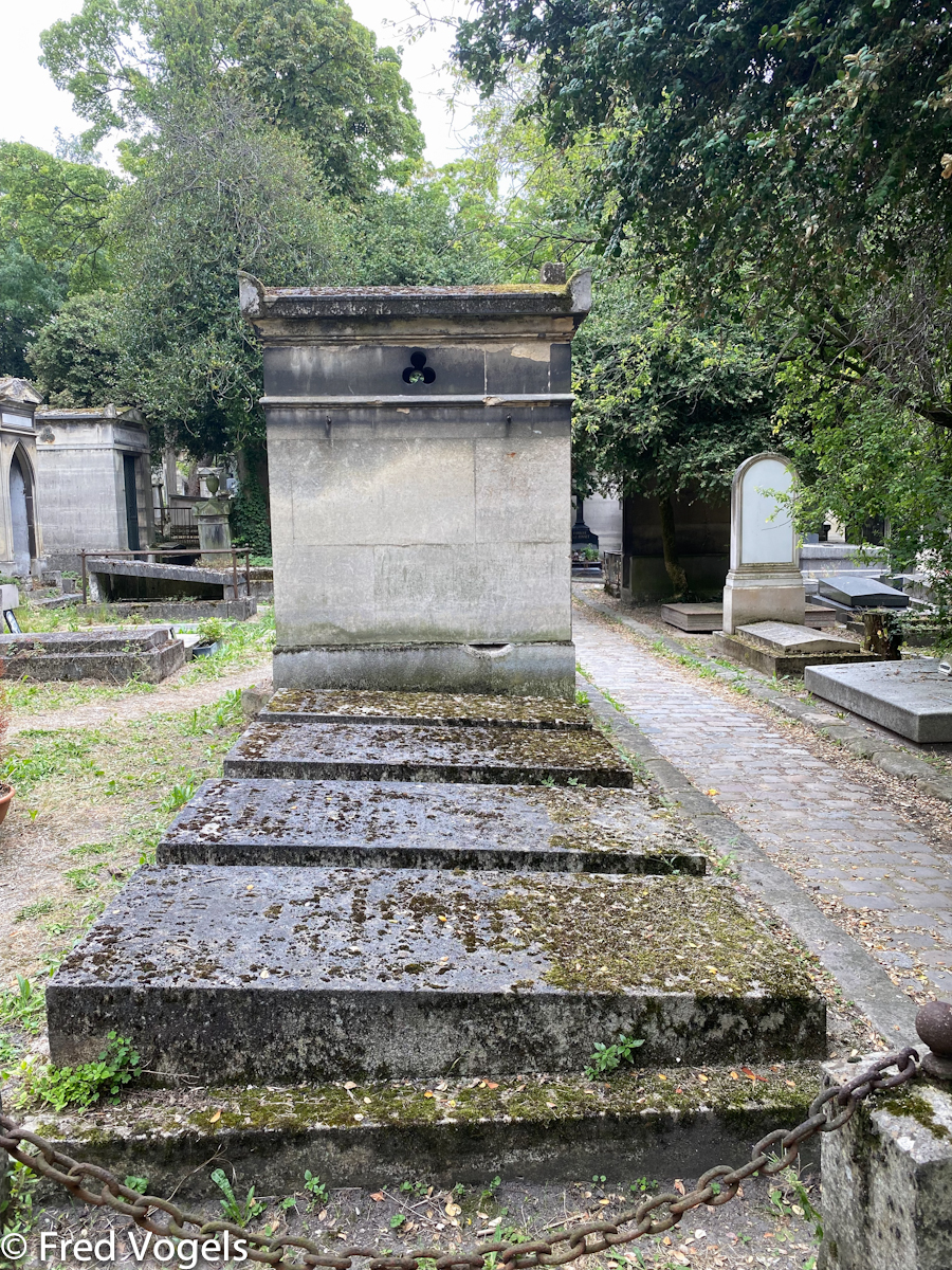 Visit Pere Lachaise 2021-175.jpg