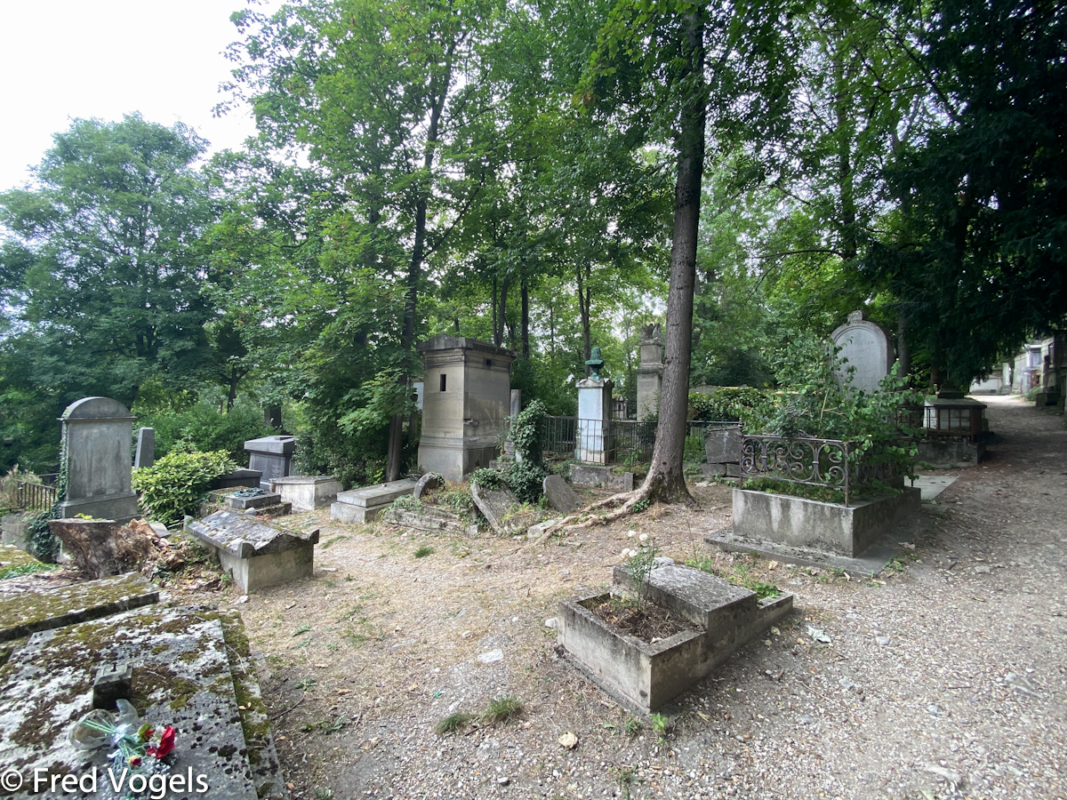 Visit favorite Pere Lachaise 2021-194.jpg