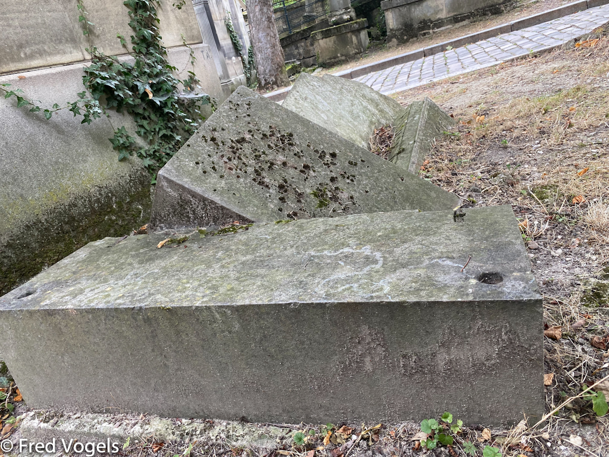 Visit Pere Lachaise 2021-211.jpg