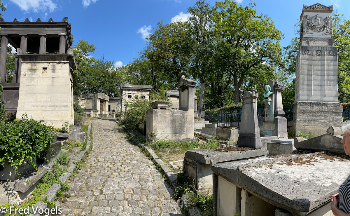 Visit Pere Lachaise 2021-238.jpg