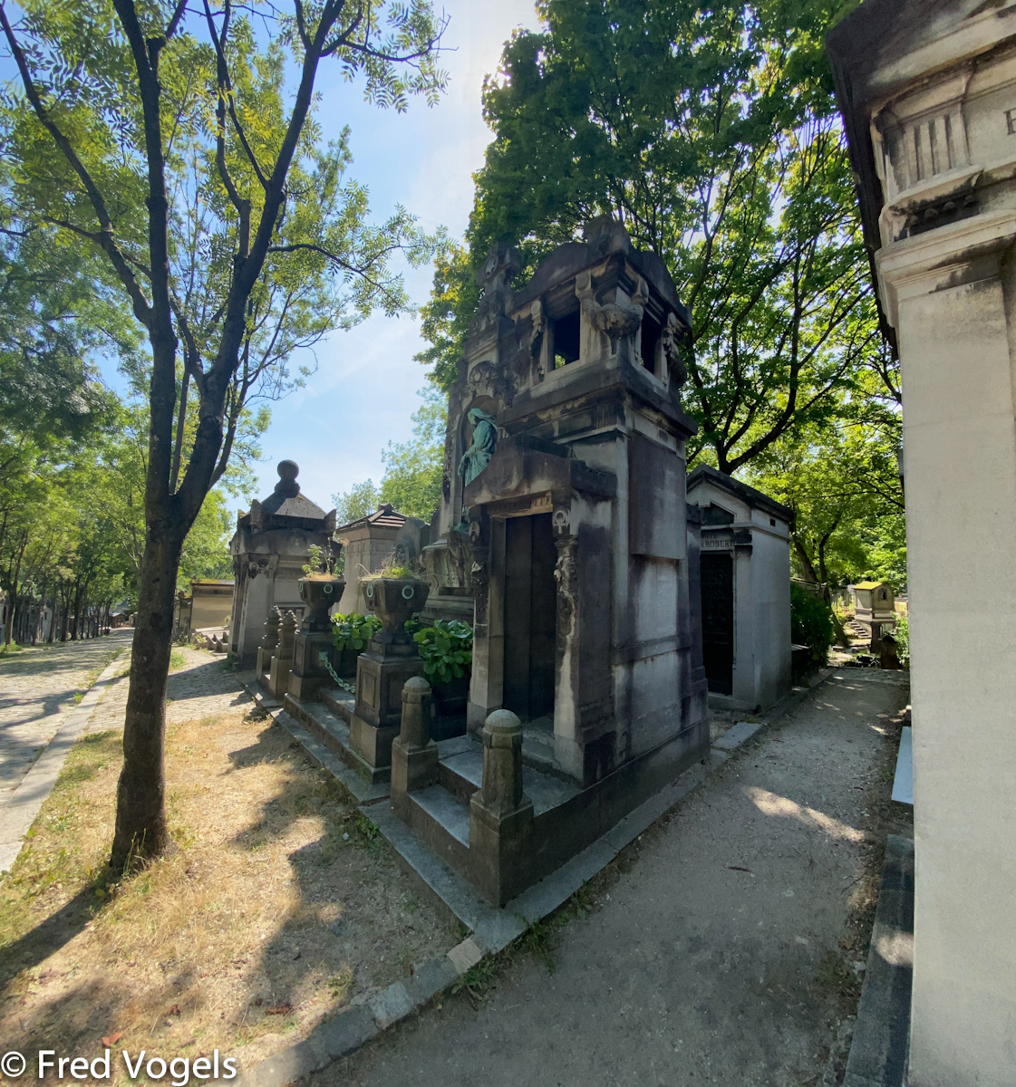 Visit Pere Lachaise 2021-349.jpg