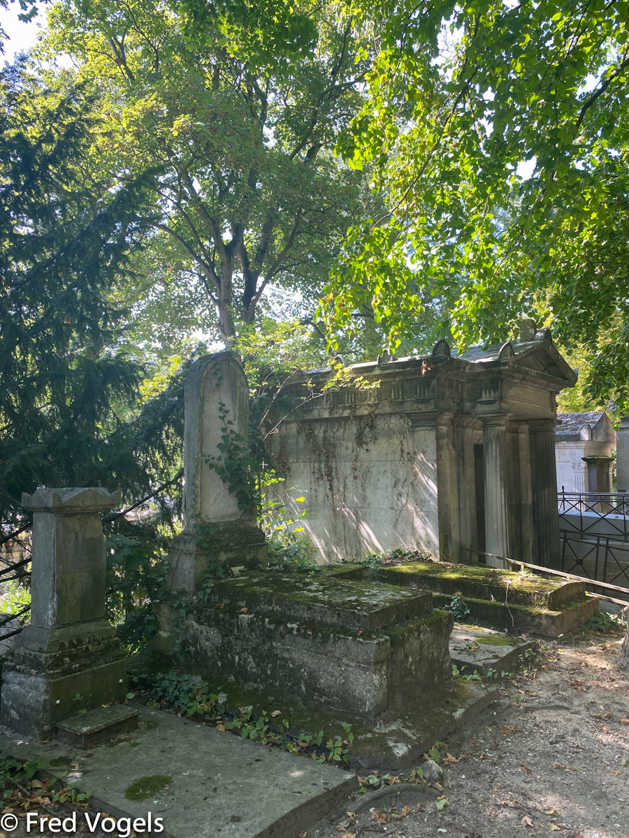 Visit Pere Lachaise 2021-374.jpg